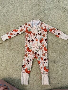 Cream Pumpkin-Print Zipper Footie Pajamas for Kids